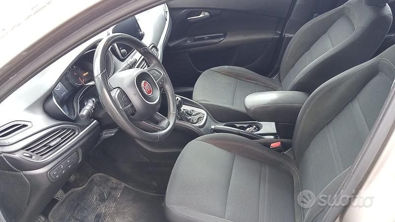 Usata Fiat Tipo 120 CV (88 kW) 2019 Marrone Utilitaria