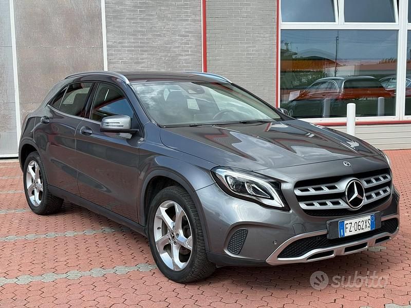 Grigio Usata 2019 Mercedes GLA200 SUV | 14.900 € (Super prezzo) - Immagine 1/4