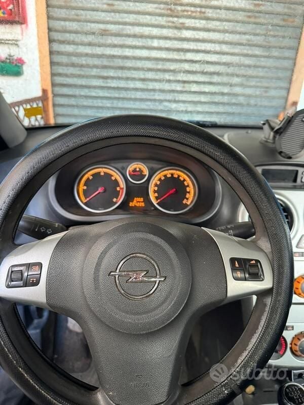 Usata Opel Corsa 95 CV (69 kW) 2009 Utilitaria