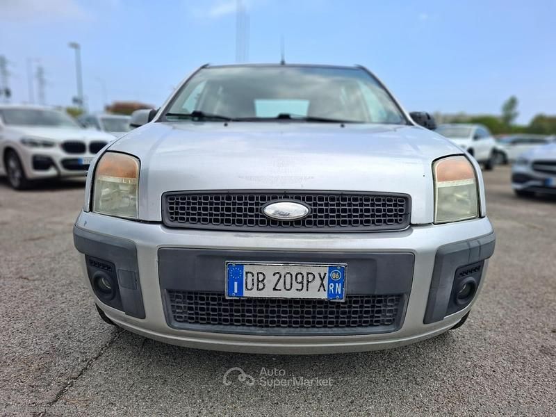 Usata Ford Fusion 68 CV (50 kW) 2006 Gray Monovolume