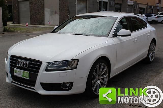 Bianco Usata 2011 Audi A5 Ambiente Tre volumi | 8900 € (Buon prezzo) - Immagine 1/4