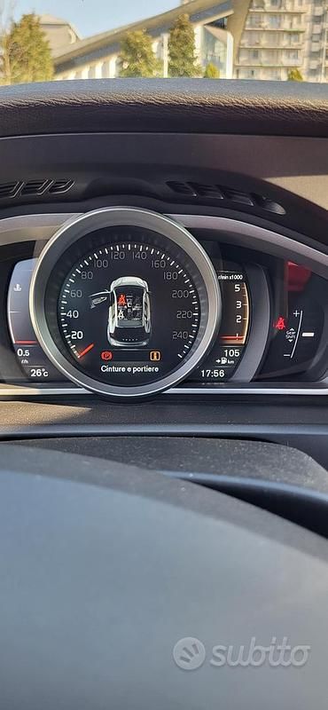 Usata Volvo V40 CC Ocean Race 120 CV (88 kW) 2025 Grigio Station wagon