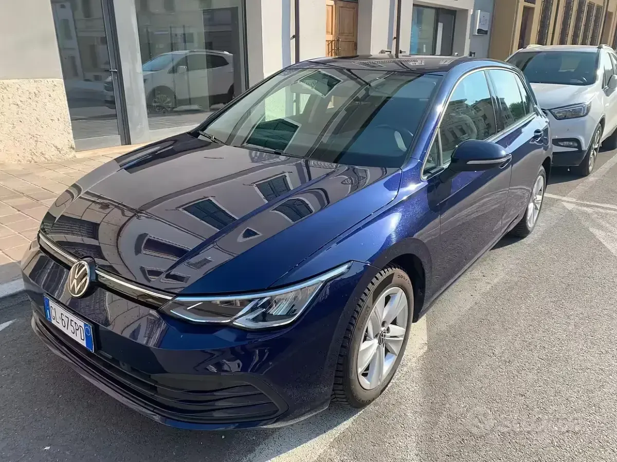 Usata VW Golf VIII Life 116 CV (85 kW) 2023 Blu Berlina