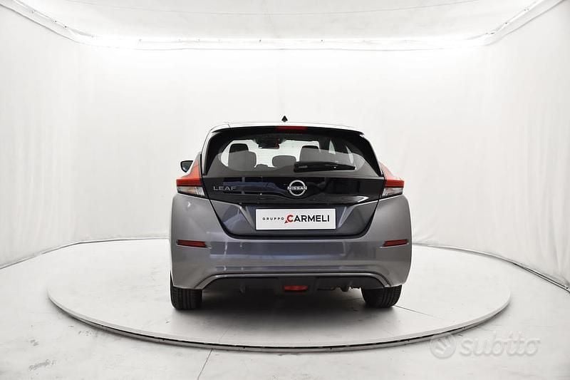 Usata Nissan Leaf Acenta 110 kW (150 CV) 2023 Dark metal grey Utilitaria