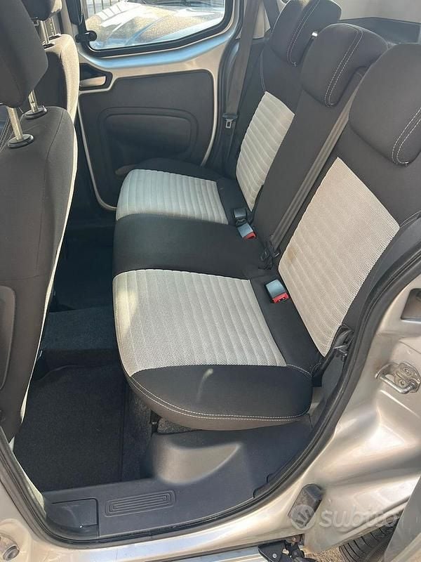 Usata Fiat Qubo Active 77 CV (56 kW) 2010 Grigio Monovolume