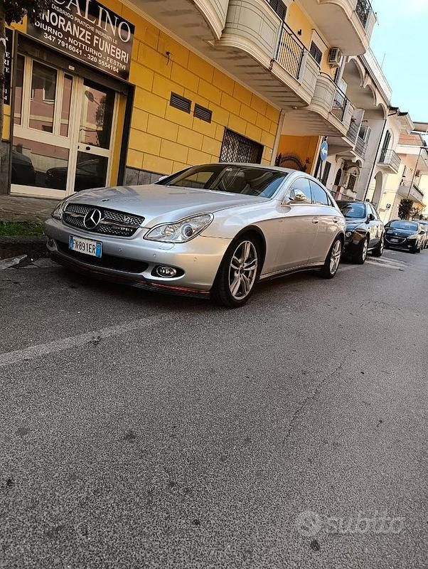 Usata Mercedes CLS320 224 CV (164 kW) 2006 Grigio Coupé