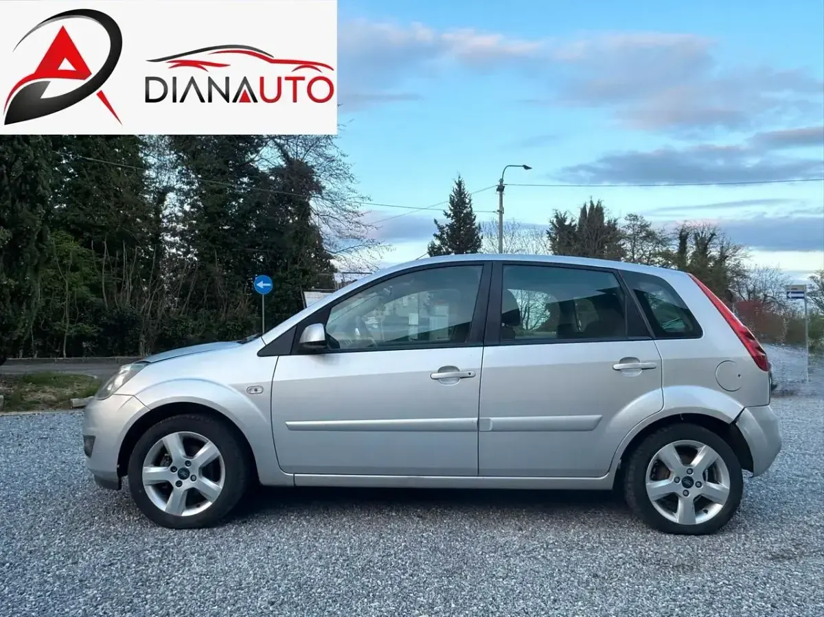 Usata Ford Fiesta 68 CV (50 kW) 2007 Argento Utilitaria