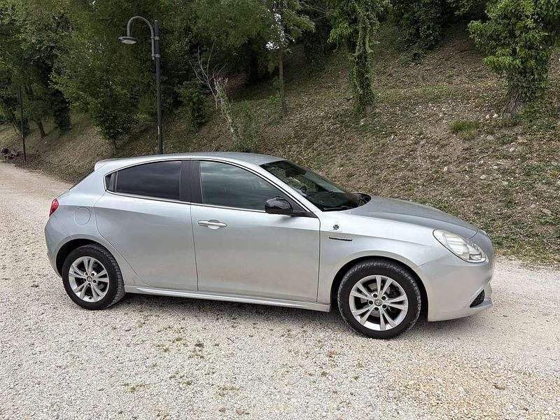 Usata Alfa Romeo Giulietta Progression 105 CV (77 kW) 2011 Utilitaria