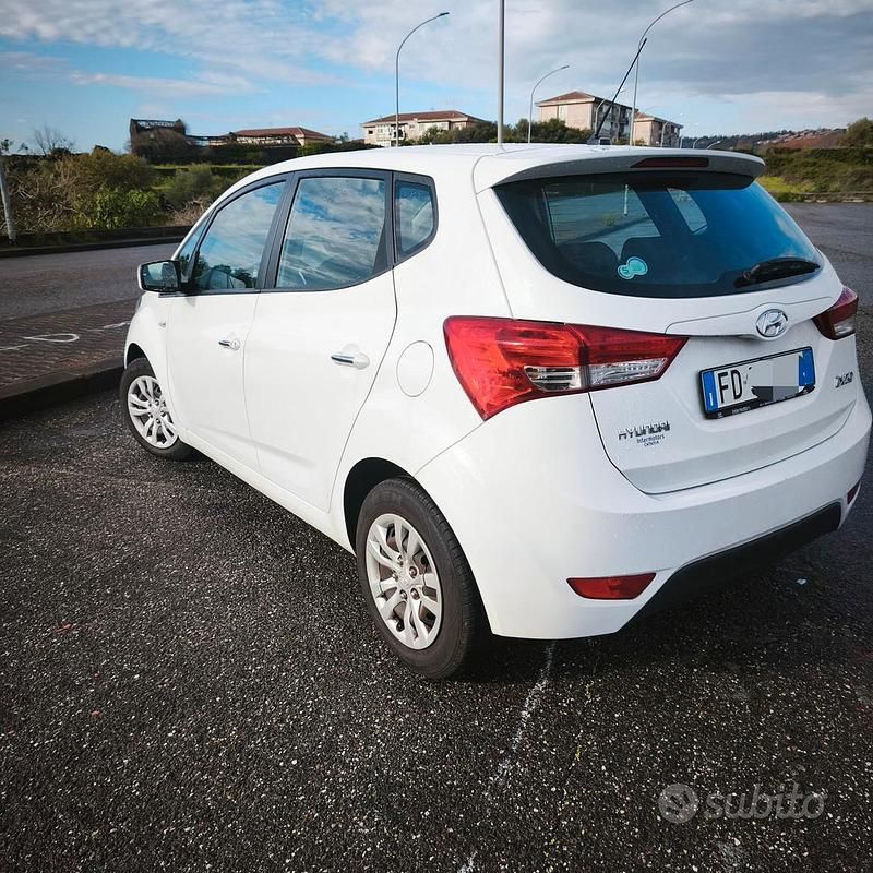 Usata Hyundai ix20 Xpossible 90 CV (66 kW) 2016 Bianco Utilitaria