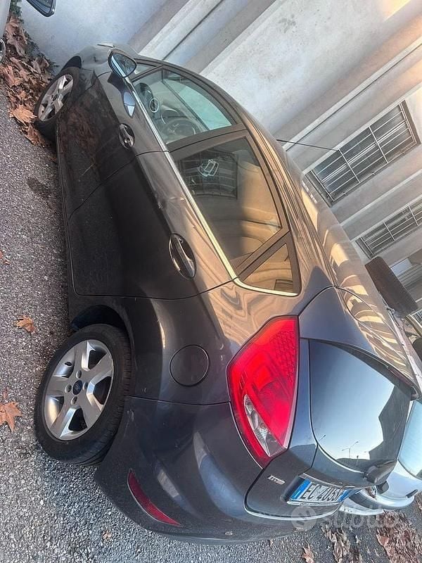 Usata Ford Fiesta 2010 Grigio Berlina