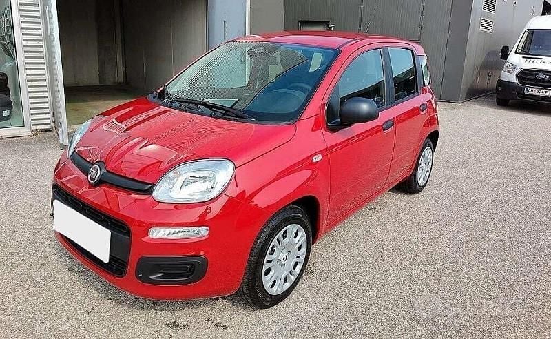 Nuova Fiat Panda 71 CV (52 kW) 2025 Rosso Berlina