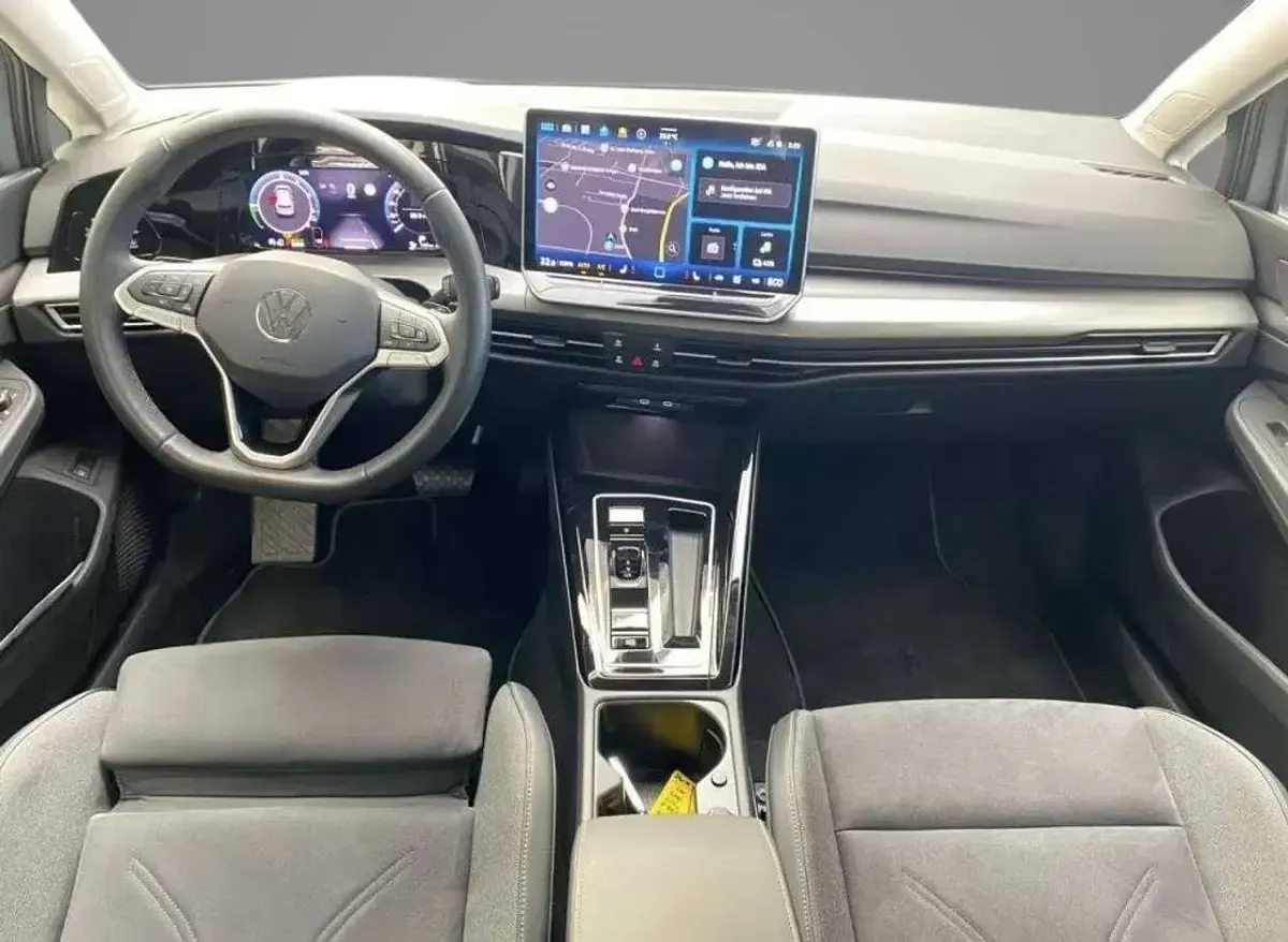 Usata VW Golf VIII Style 204 CV (150 kW) 2025 Oyster silver Berlina