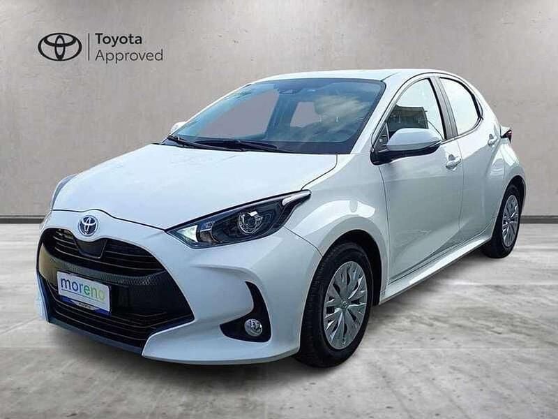 Usata Toyota Yaris Hybrid Active 92 CV (67 kW) 2023 Bianco Utilitaria
