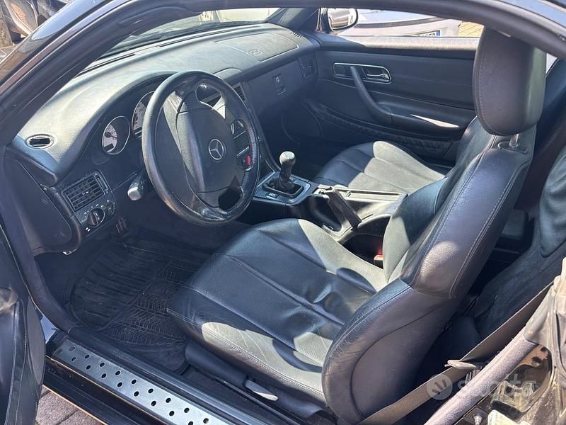 Usata Mercedes SLK200 191 CV (140 kW) 1999 Nero Cabrio
