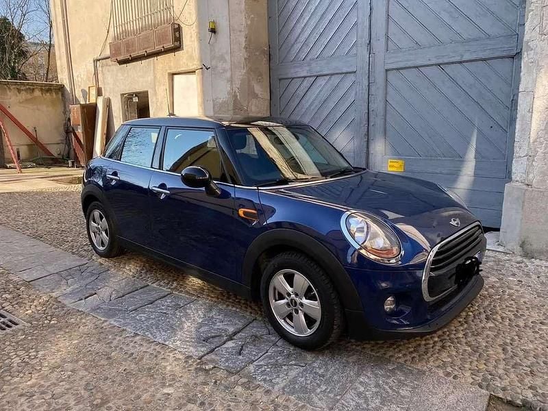 Usata Mini Cooper D Business 116 CV (85 kW) 2016 Blu/azzurro Utilitaria