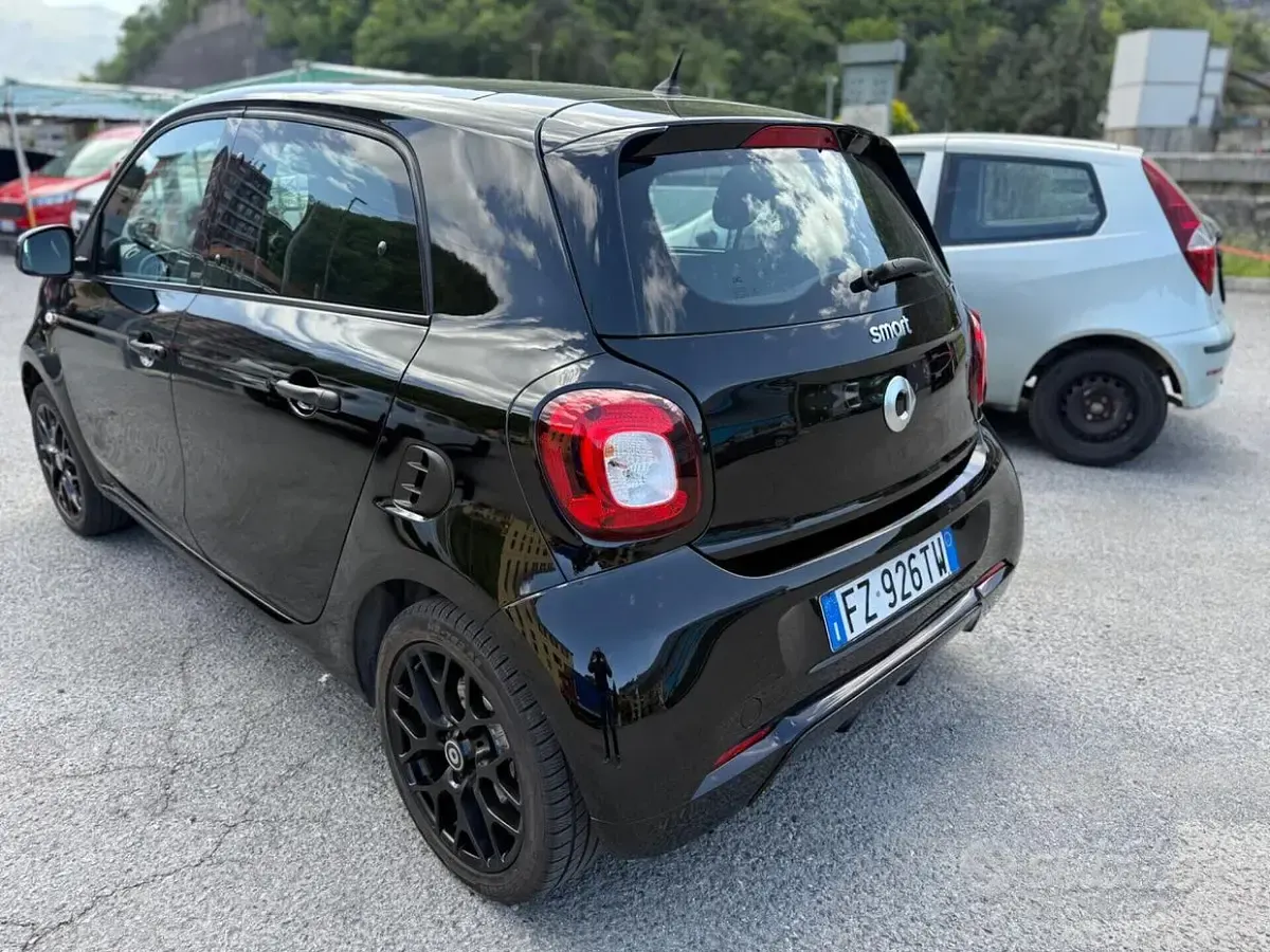 Begagnad Smart ForFour Brabus 71 HK (52 kW) 2019 Svart Halvkombi
