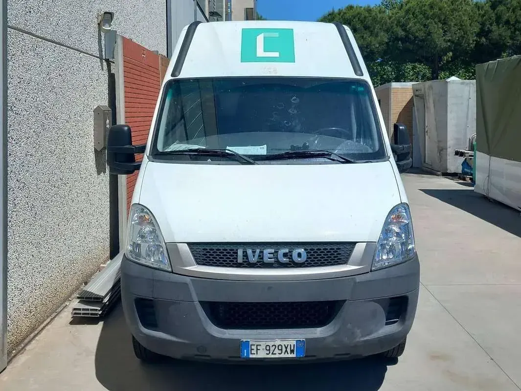 Usata Iveco Daily 145 CV (106 kW) 2011 Furgone