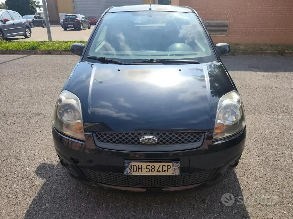 Usata Ford Fiesta 75 CV (55 kW) 2007 Nero Utilitaria