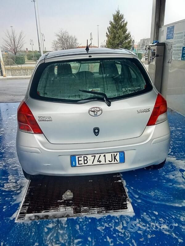 Usata Toyota Yaris 87 CV (63 kW) 2010 Blu Berlina