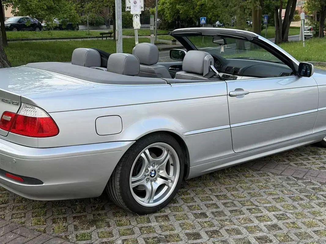 Usata BMW 325 Cabriolet Efficient Dynamics 192 CV (141 kW) 2003 Argento Cabrio