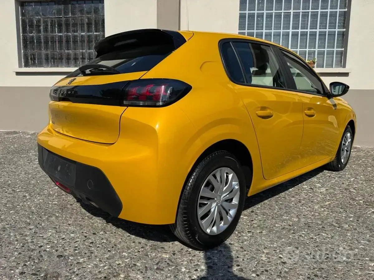 Usata Peugeot 208 75 CV (55 kW) 2023 Giallo Utilitaria