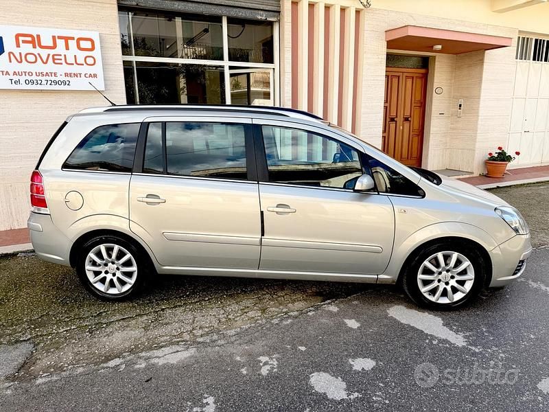 Usata Opel Zafira Cosmo 150 CV (110 kW) 2007 Marrone Monovolume