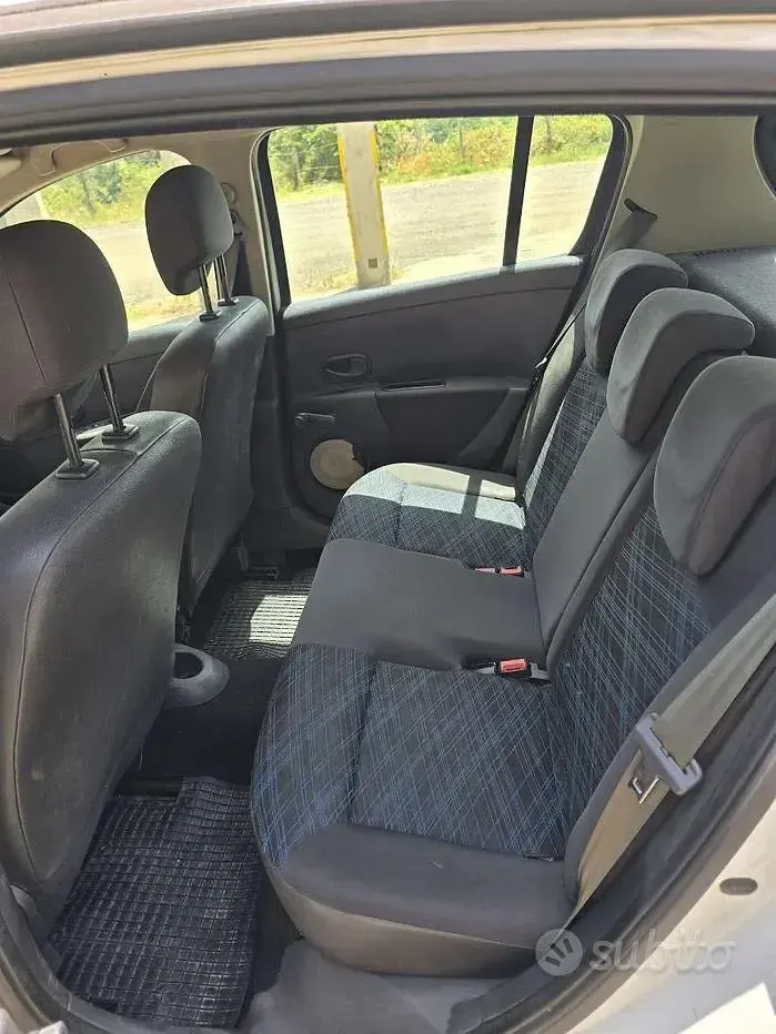 Usata Renault Clio II 85 CV (62 kW) 2008 Bianco Berlina