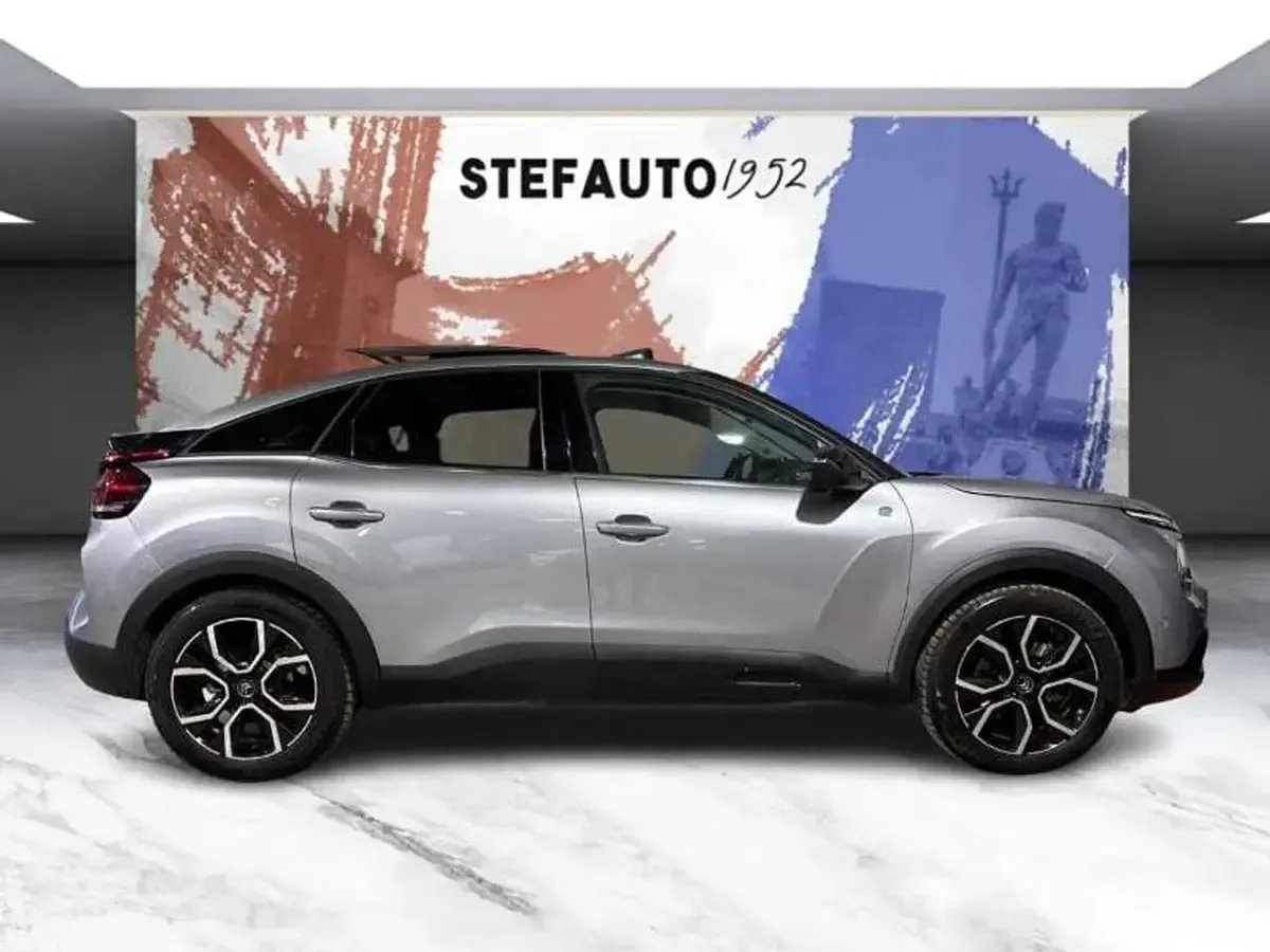 Usata Citroën e-C4 Shine 56 kW (77 CV) 2022 Grigio hurricane Berlina