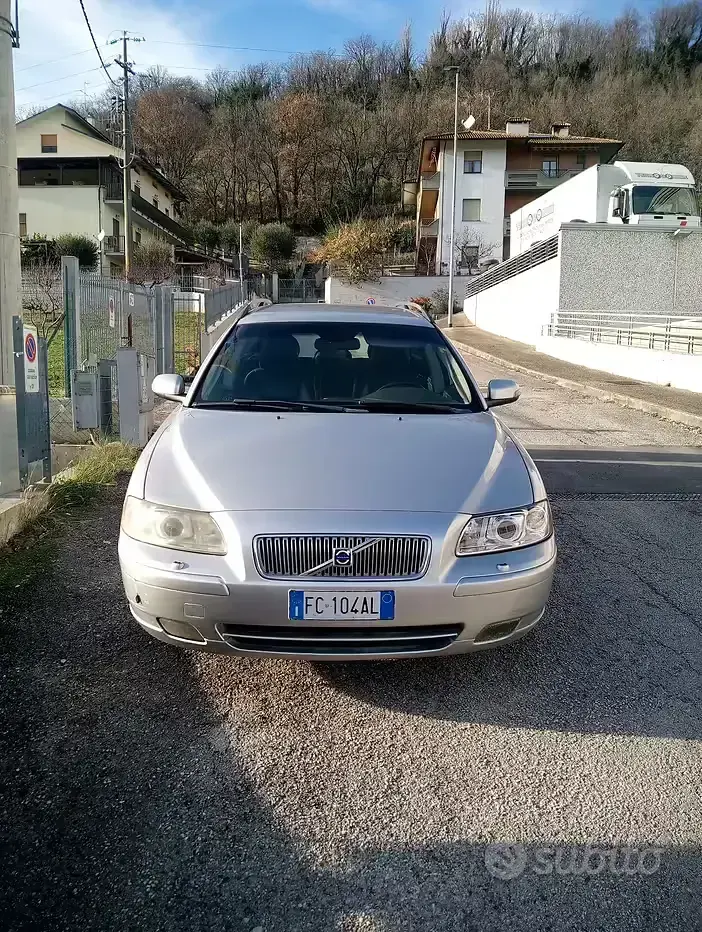 Usata Volvo V70 179 CV (131 kW) 2007 Grigio Station wagon