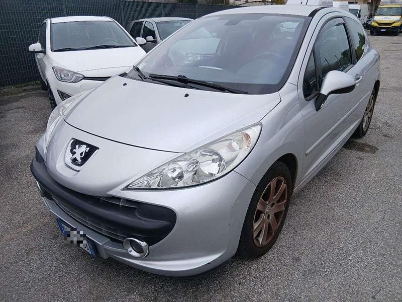 Usata Peugeot 207 110 CV (80 kW) 2006 Argento Utilitaria