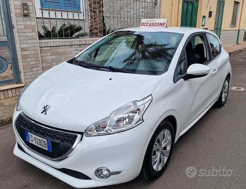 Usata Peugeot 208 Active 82 CV (60 kW) 2013 Bianco Utilitaria