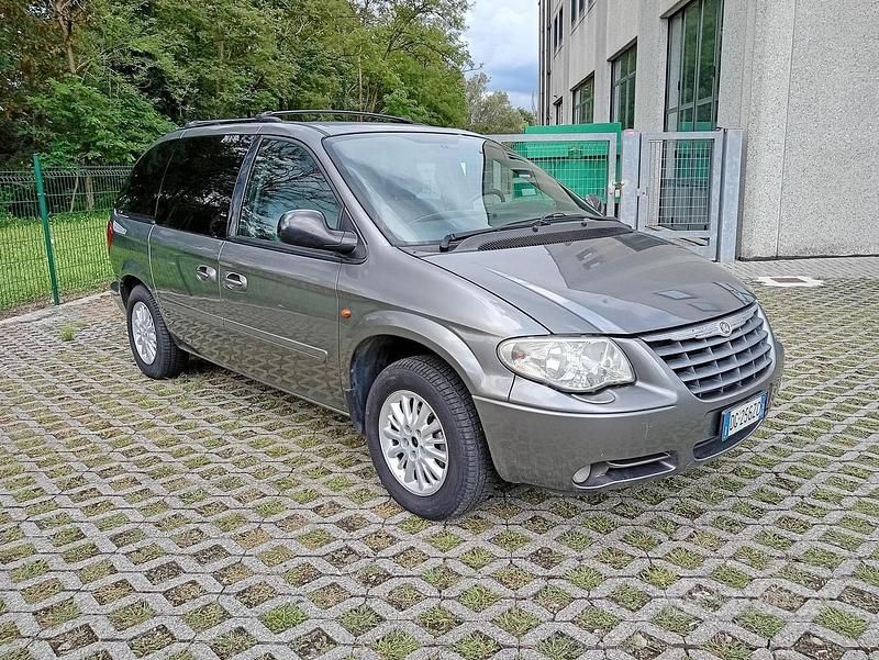 Usata Chrysler Voyager 143 CV (105 kW) 2007 Grigio Monovolume
