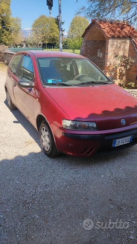 Usata Fiat Punto 2002 Rosso Utilitaria