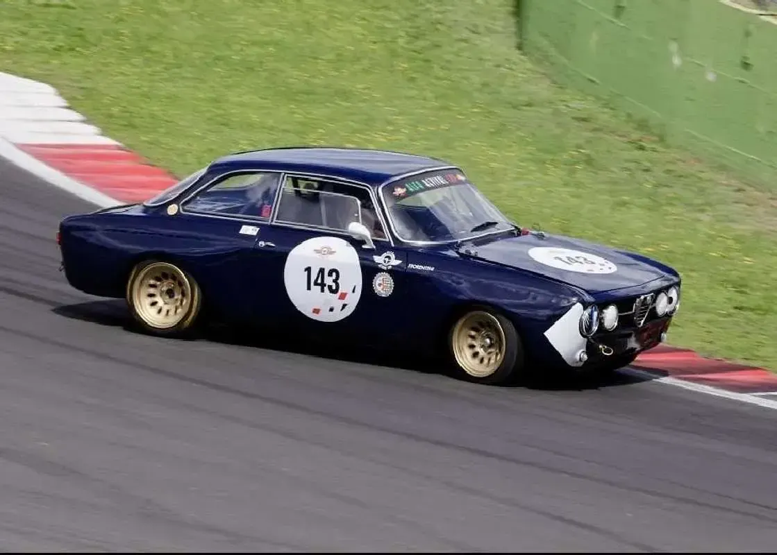 Usata Alfa Romeo 1750 220 CV (161 kW) 1971 Blu/azzurro Berlina