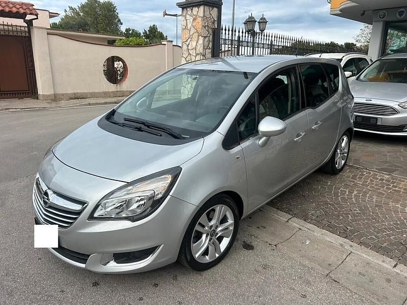 Usata Opel Meriva Design Edition 110 CV (80 kW) 2015 Argento Monovolume