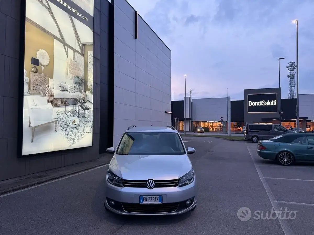 Usata VW Touran Comfortline 105 CV (77 kW) 2014 Grigio Monovolume