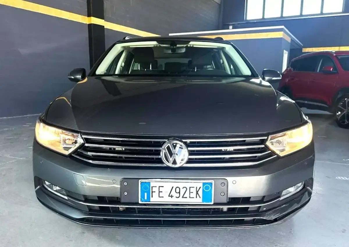 Usata VW Passat Highline 150 CV (110 kW) 2016 Grigio Station wagon