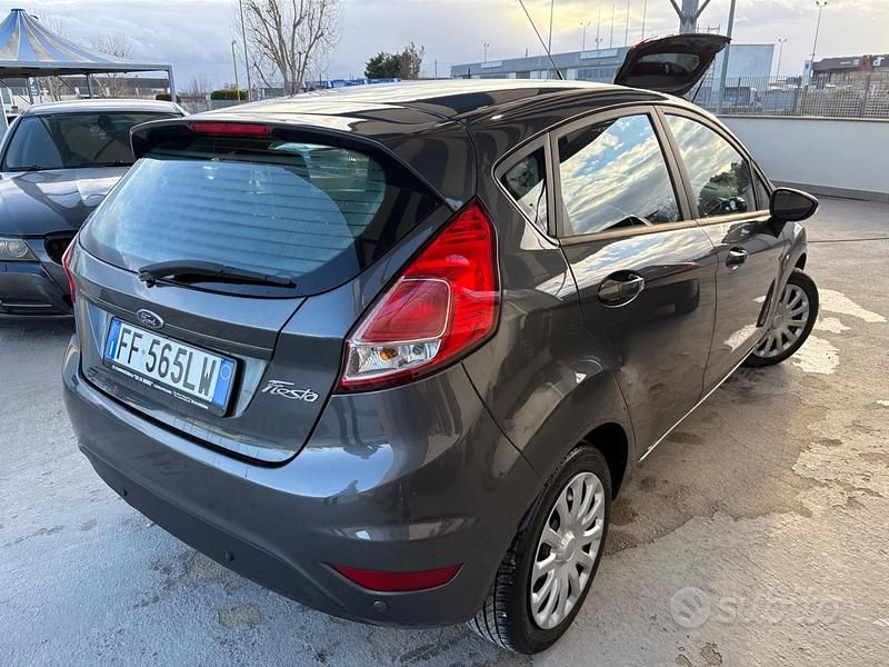 Usata Ford Fiesta Business Edition 75 CV (55 kW) 2016 Grigio Berlina