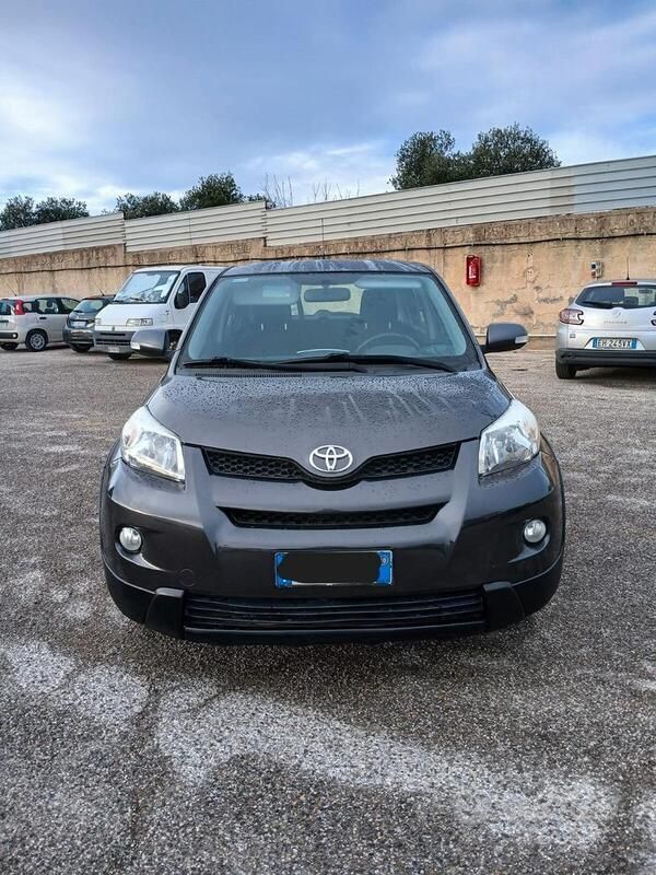 Grigio Usata 2010 Toyota Urban Cruiser Luxury SUV | 7500 € (Buon prezzo) - Immagine 1/4
