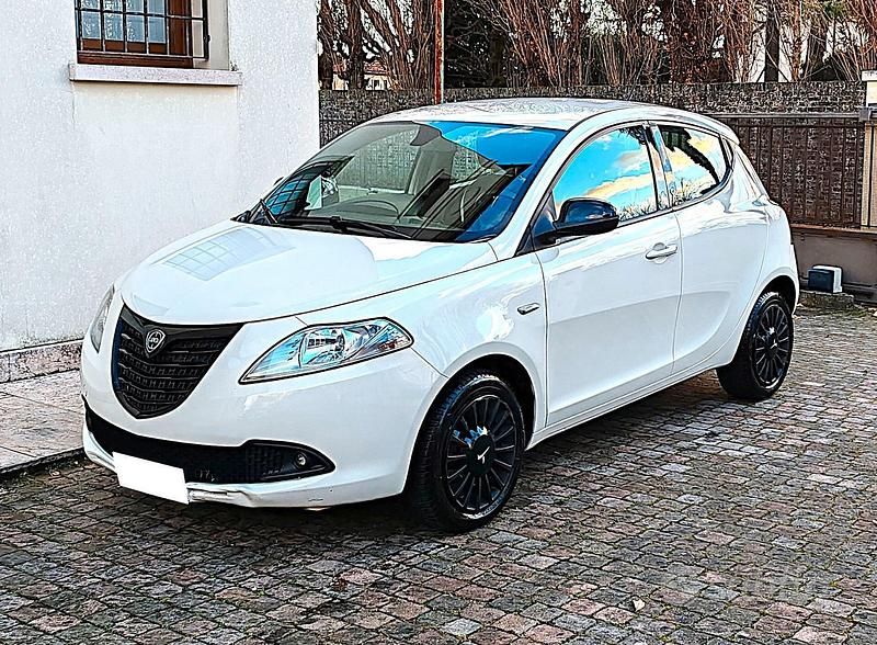 Usata Lancia Ypsilon Gold 69 CV (50 kW) 2015 Bianco Utilitaria