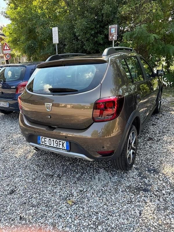 Usata Dacia Sandero Anniversary 95 CV (69 kW) 2020 Marrone Berlina