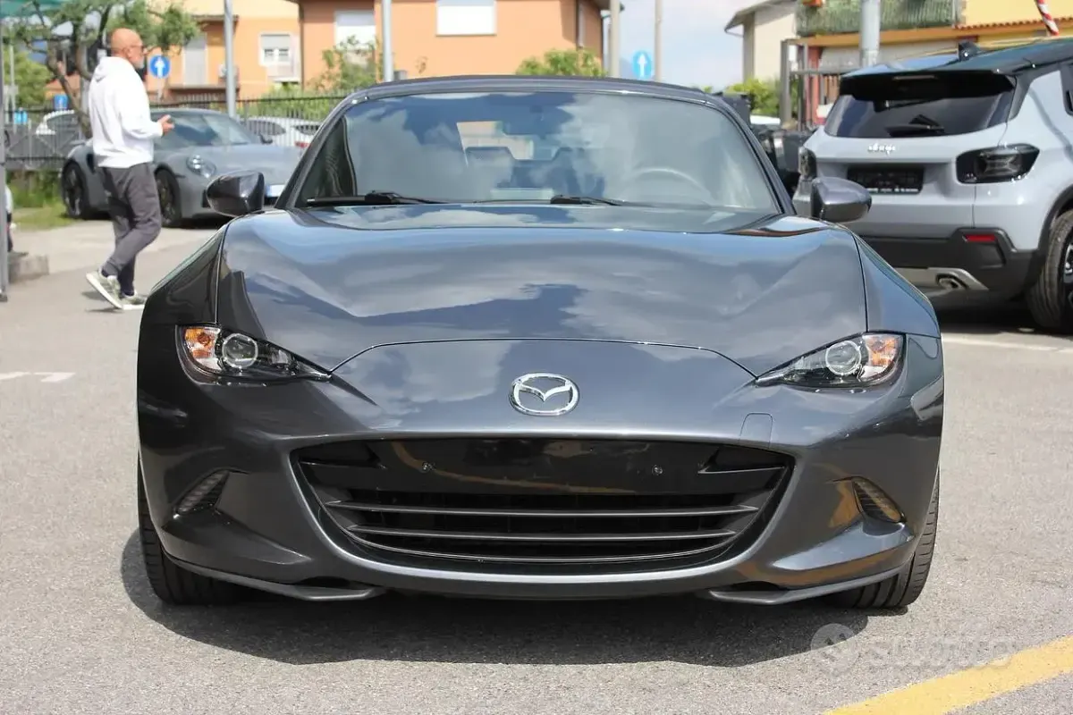 Usata Mazda MX5 Evolve 131 CV (96 kW) 2017 Grigio Cabrio