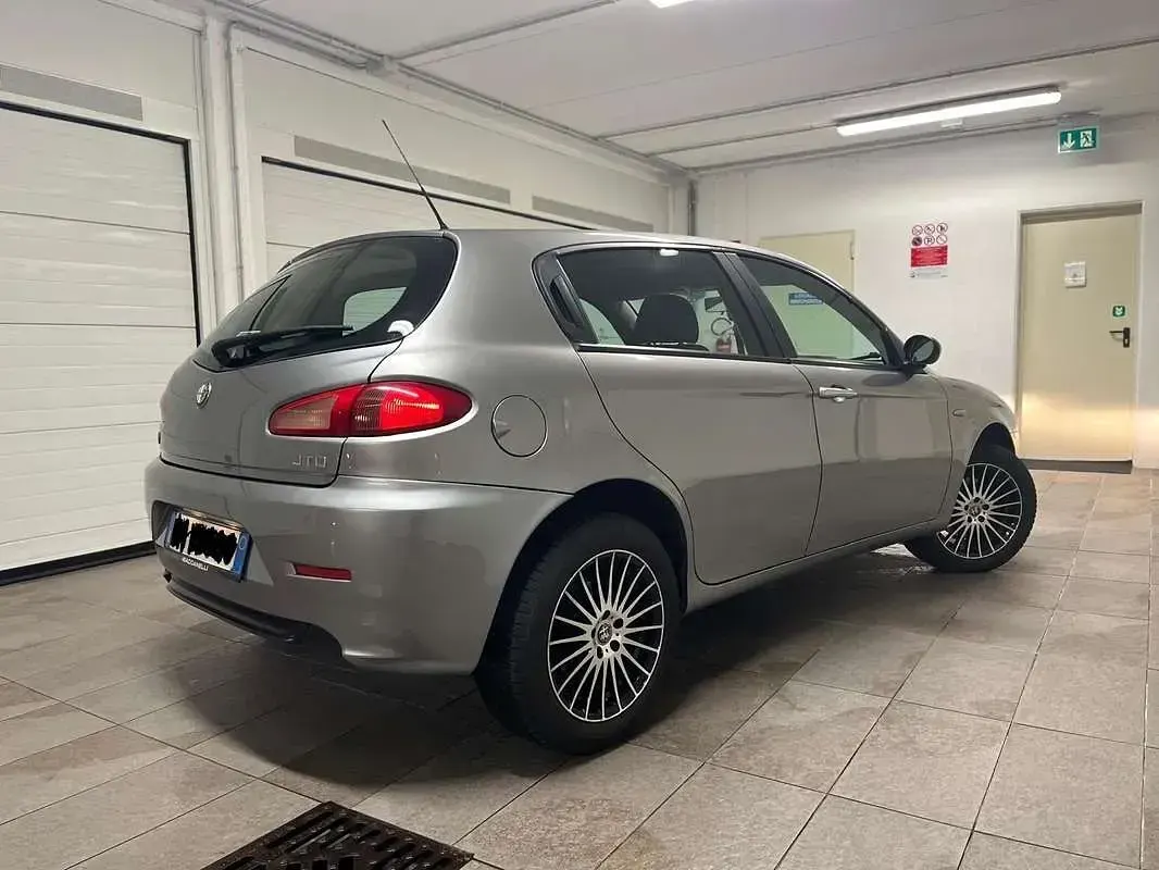 Usata Alfa Romeo 147 Progression 120 CV (88 kW) 2007 Grigio Utilitaria