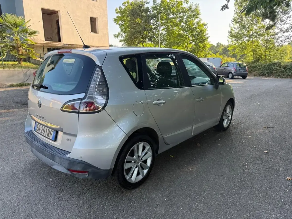 Usata Renault Scénic III XMOD 110 CV (80 kW) 2012 Argento Monovolume