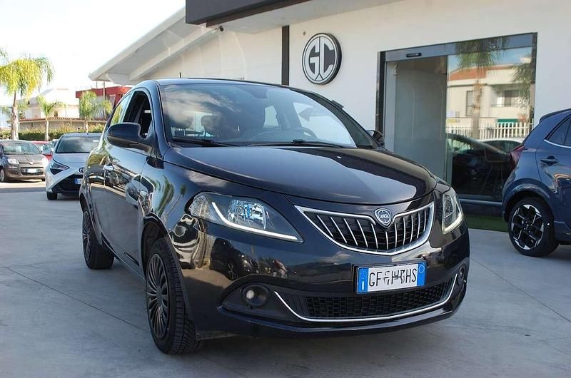 Usata Lancia Ypsilon Gold 69 CV (50 kW) 2021 Nero Utilitaria