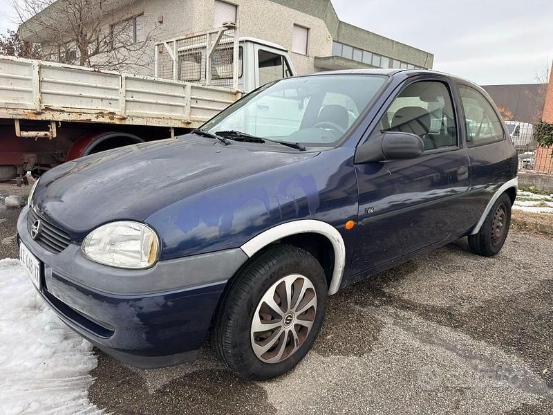 Usata Opel Corsa 54 CV (39 kW) 1997 Blu Berlina