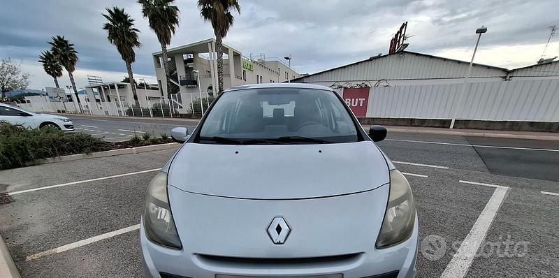 Usata Renault Clio III 90 CV (66 kW) 2012 Grigio Berlina