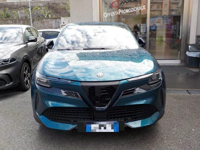 Nuova Alfa Romeo Junior 145 CV (106 kW) 2025 Vari colori SUV