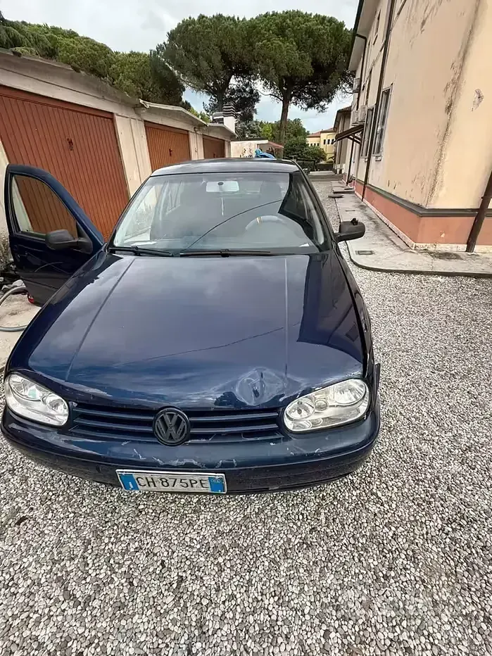 Usata VW Golf IV 105 CV (77 kW) 2003 Bluazzurro Berlina