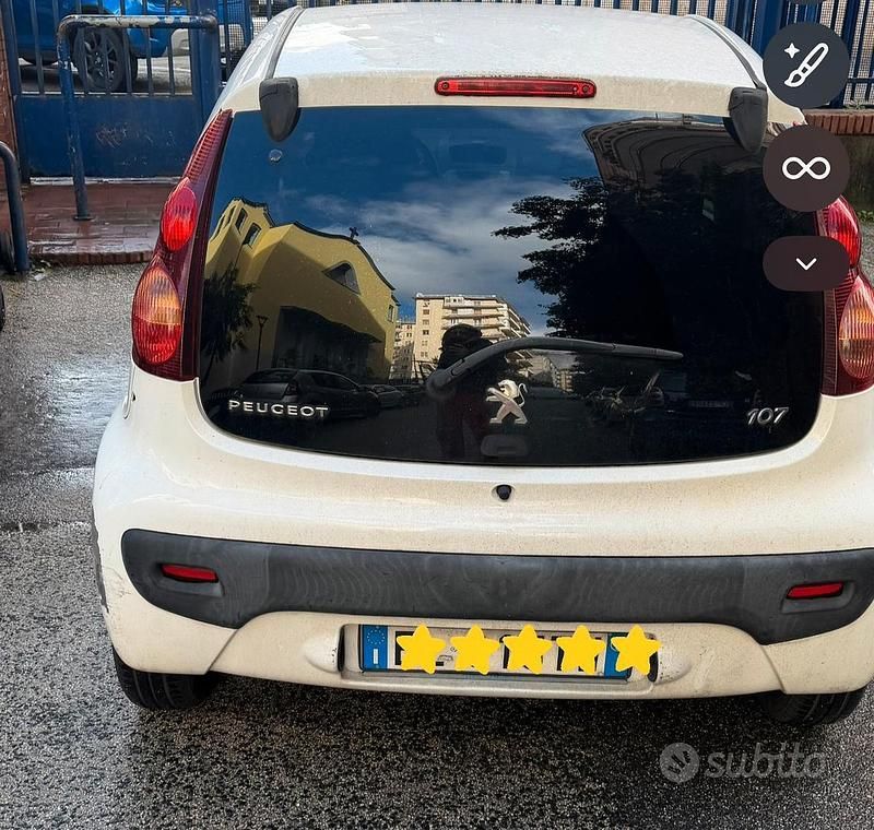 Usata Peugeot 107 68 CV (50 kW) 2012 Bianco Utilitaria